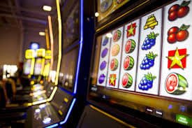 Mobile phone showing asupan Fortune Mouse with active multiplier and cashout controls